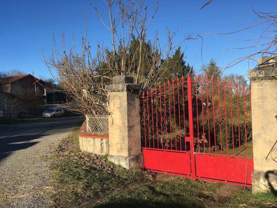 Vila Lerable Pourpre De La Grotte Au Lion Arbon Exteriér fotografie